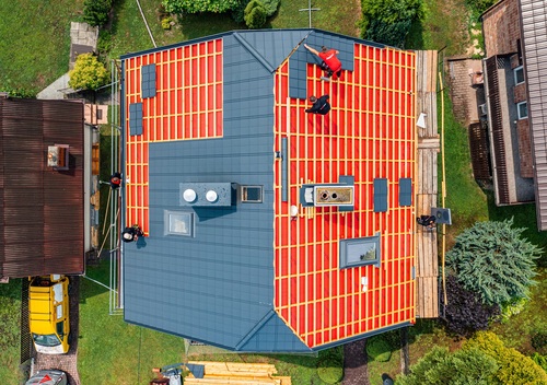 Wyb&oacute;r ekipy do budowy dachu - jak zabrać się za poszukiwania sprawdzonych fachowc&oacute;w?